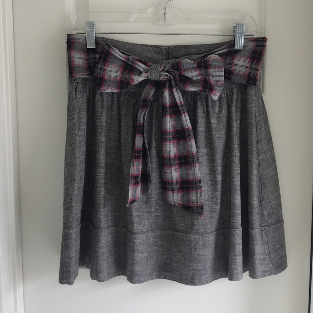 Back bow detail skirt